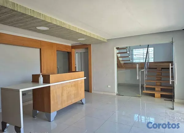 oficinas y locales comerciales - Nave Industrial con Oficinas en Parque Industrial | San Isidro
 6