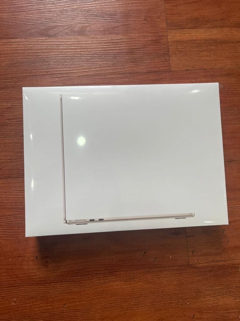 computadoras y laptops - MacBook Air 2022 8gb RAM / 256gb SSD Chip M2 SELLADA  0