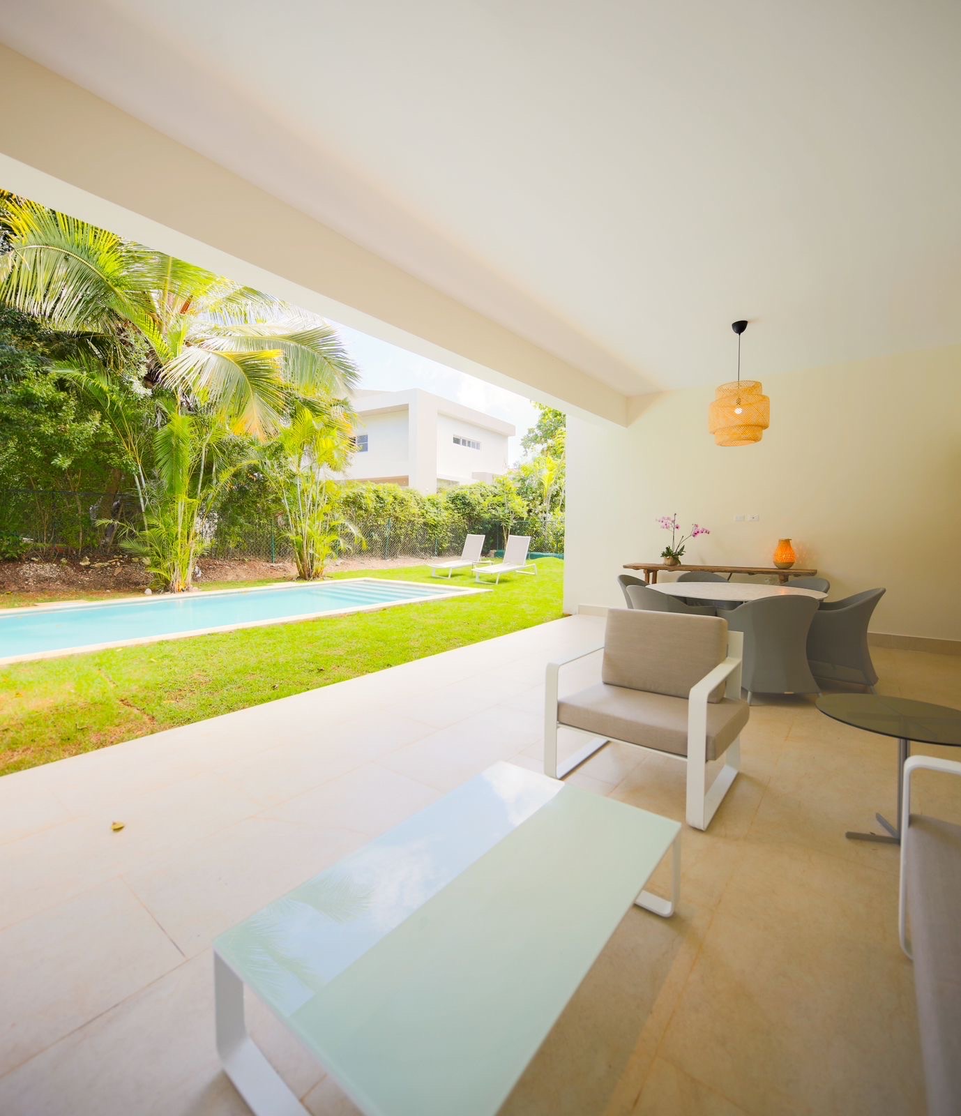 casas vacacionales y villas - venta de Villa con 600mts y piscina en punta cana village República Dominicana  6