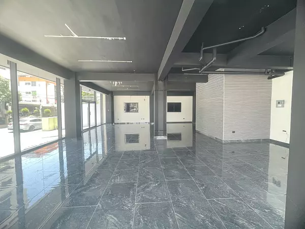 oficinas y locales comerciales - Alquiler local en Primer nivel 2