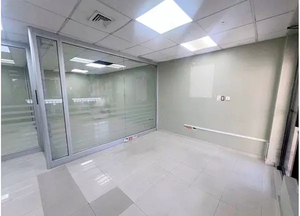 oficinas y locales comerciales - Local céntrico en Piantini 4