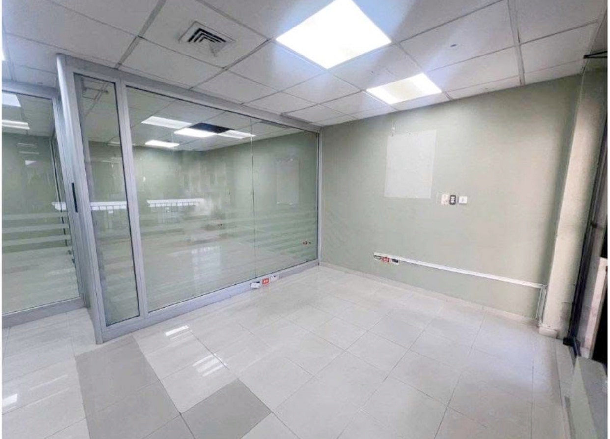oficinas y locales comerciales - Local céntrico en Piantini 3