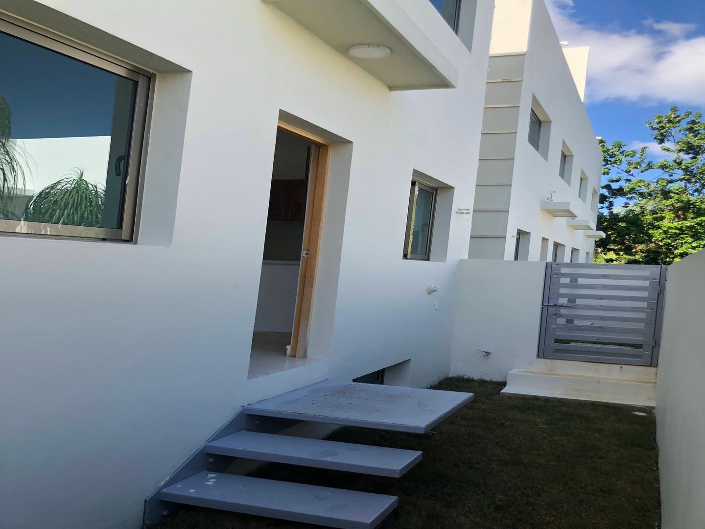 casas - TOWNHOUSE En venta En Colinas de Los Rios 3 niveles 3 habitaciones 2 parqueos Zo 8