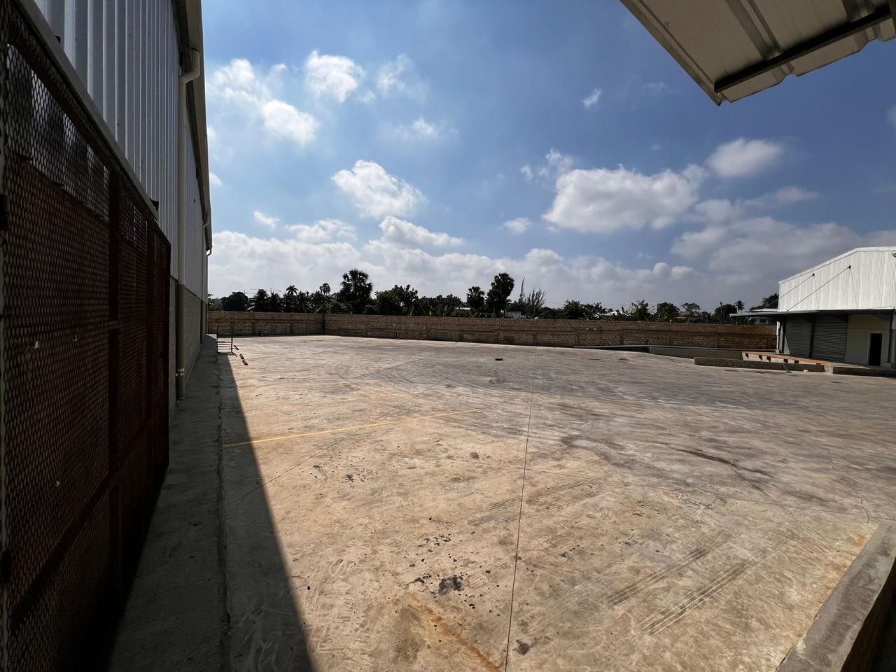 oficinas y locales comerciales - Nave Industrial proxima Autopista Duarte 4