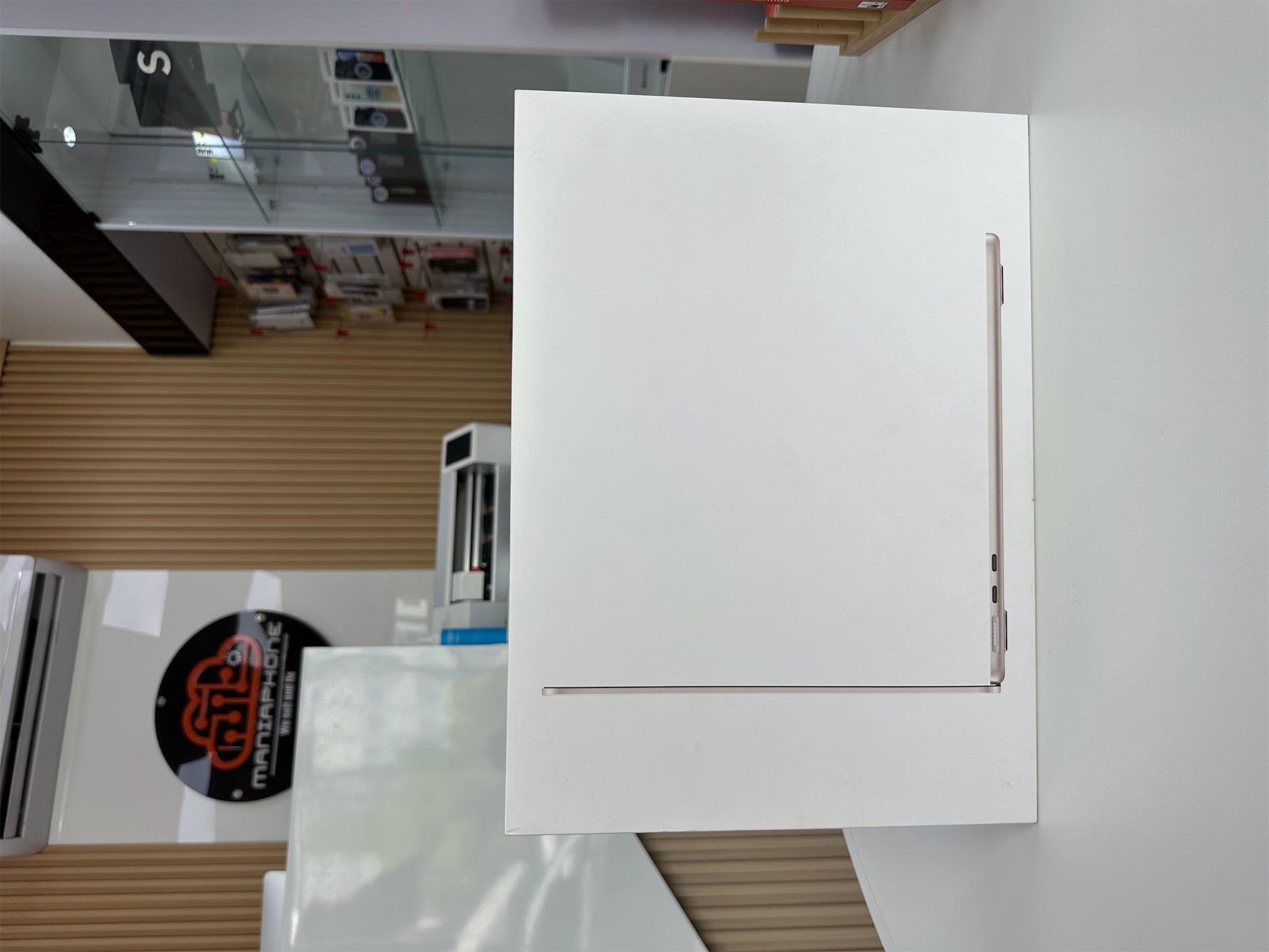 computadoras y laptops - MacBook Air 13.6” Chip M3 256GB RAM 8GB Nuevas Selladas  0