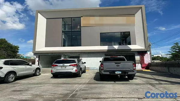 oficinas y locales comerciales - Local amplio para Oficina en Primer Piso en los Restauradores 4