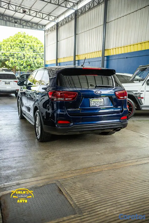 jeepetas y camionetas - Kia Sorento LX 2020 Clean Carfax tres Filas  4