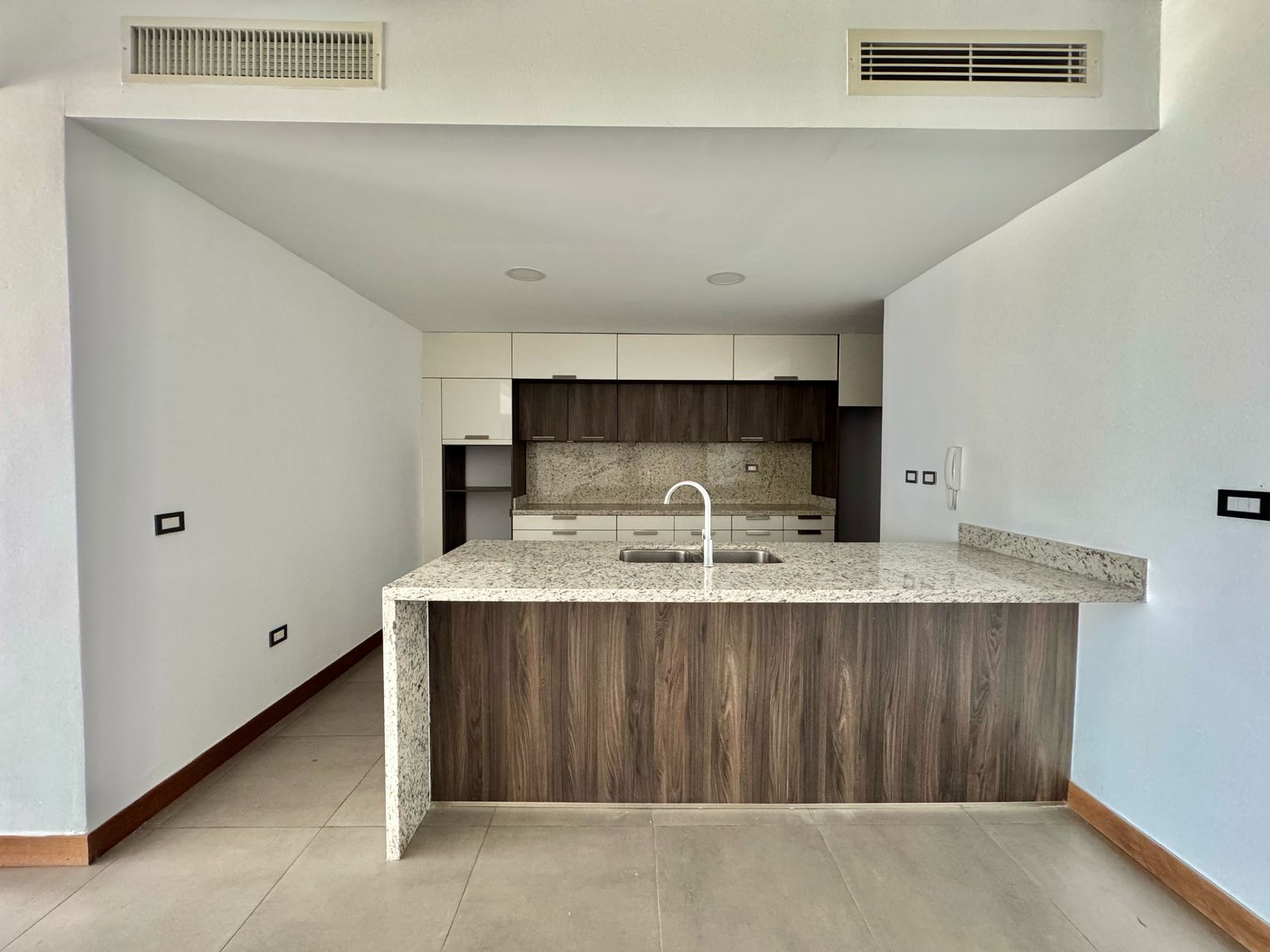 apartamentos - Vendo y alquilo apartamento en Bella Vista Sur  5