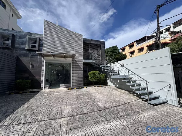 oficinas y locales comerciales - Se alquila EDIFICIO para OFICINAS o negocio en El  12