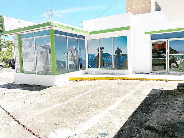 oficinas y locales comerciales - Alquiler local esquinero en Gazcue  8
