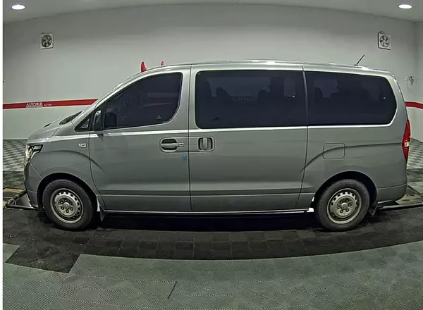 jeepetas y camionetas - HYUNDAI GRAND STAREX 2019 GRIS DIESEL 4