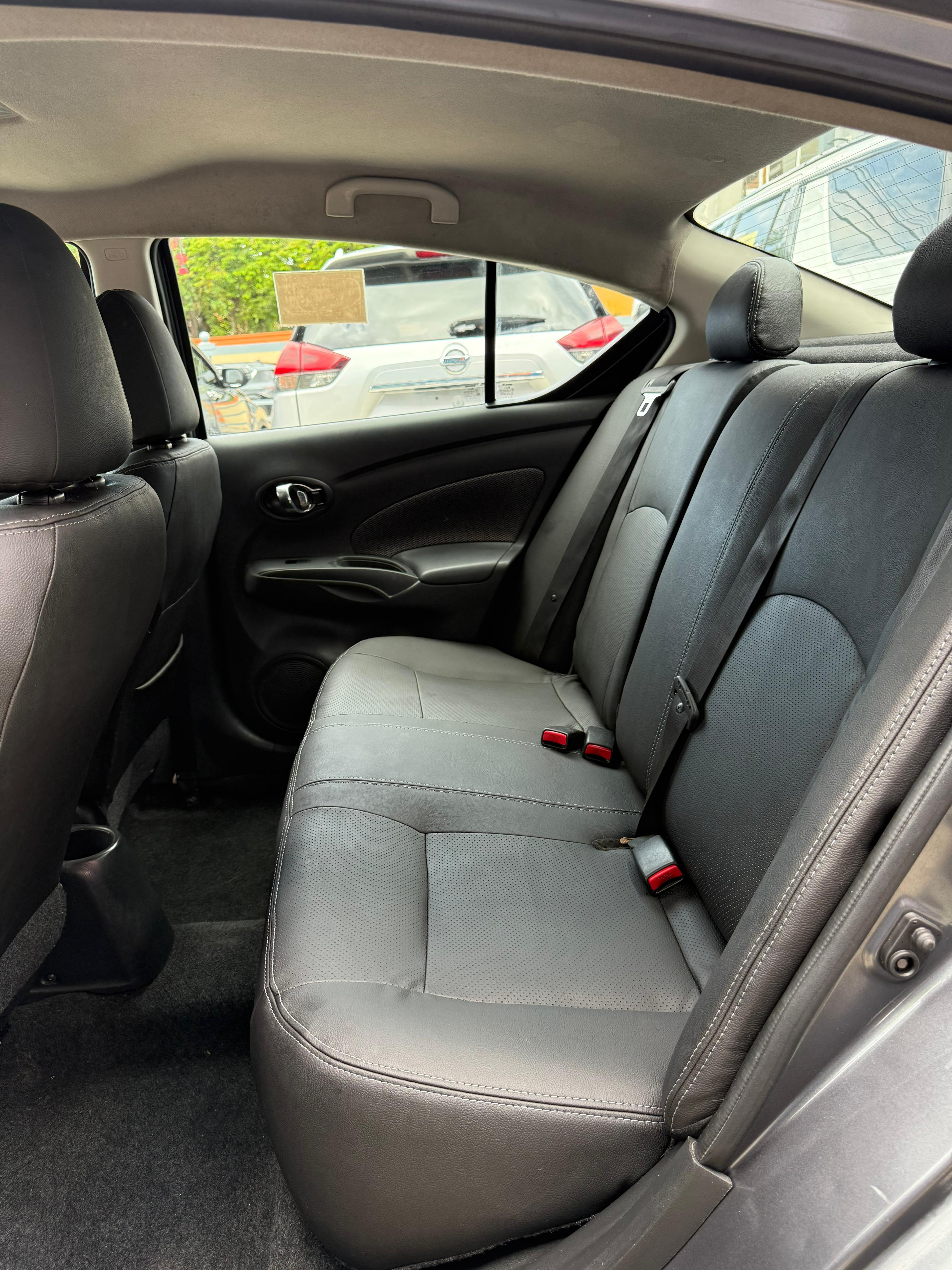 carros - nissan versa sv  4