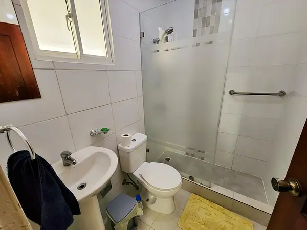 apartamentos - Vendo Oportunidad Apartamento, 4to. Piso con Terraza, Residencial en Alameda  8