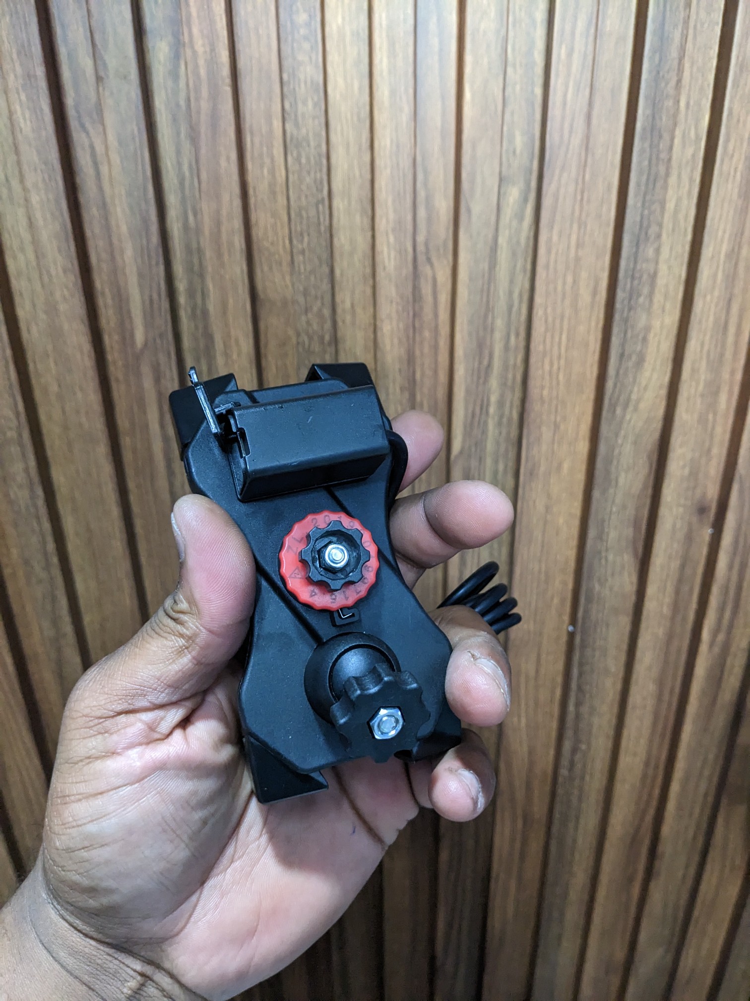 celulares y tabletas - Base para motos con salida USB de carga 1