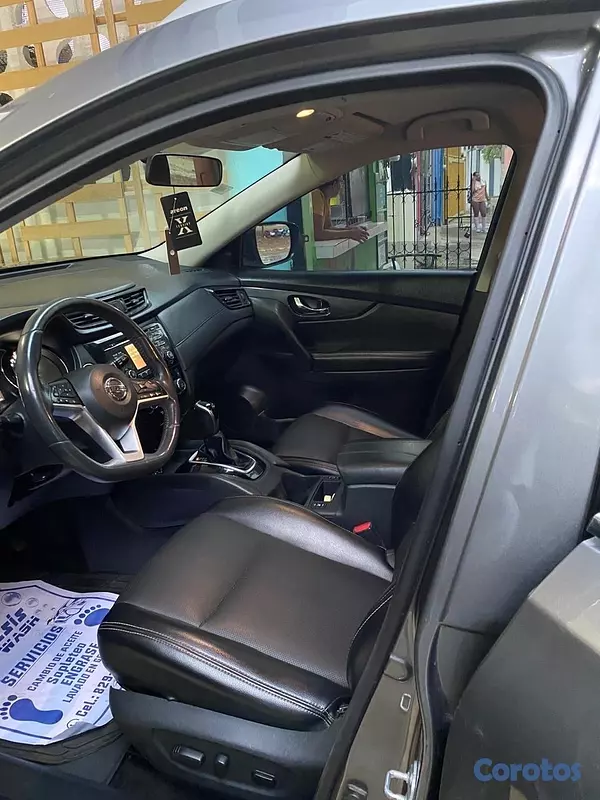 jeepetas y camionetas - Nissan ROGUÉ SV 2017 la más nueva 8