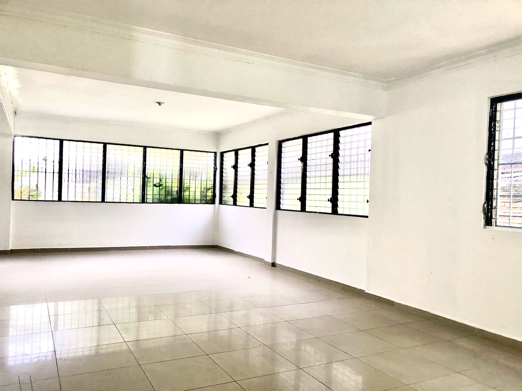 oficinas y locales comerciales - Local julieta 560m 6300 Us 4