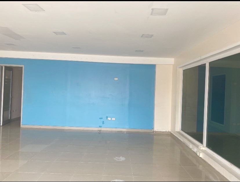 oficinas y locales comerciales - se alquila local  1
