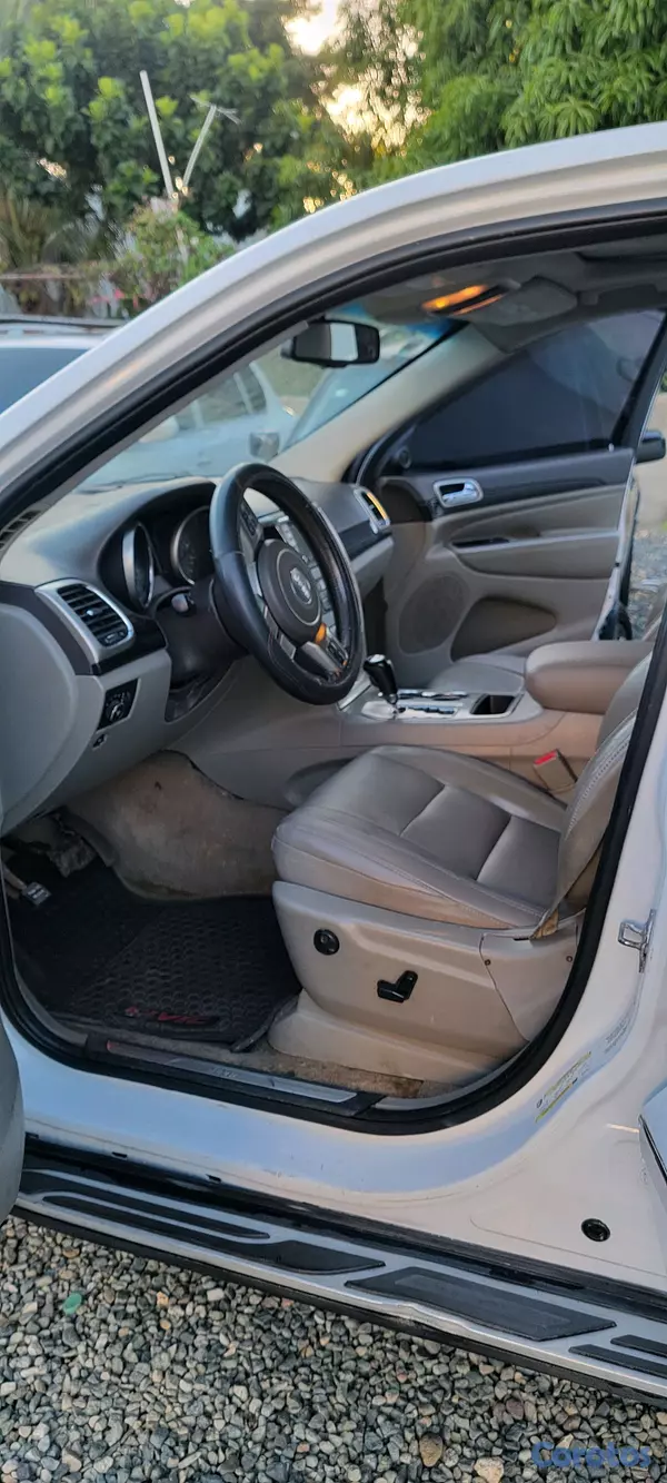 jeepetas y camionetas - JEEP GRAND CHEROKEE LAREDO  7