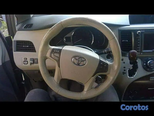 repuestos -  VENDO EL MOTOR PARA 2011 TOYOTA SIENNA XLE 3.L AWD  2