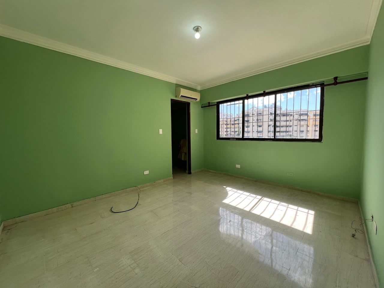 apartamentos - Piso 5 En La Esperilla Proximo Al Bravo 1