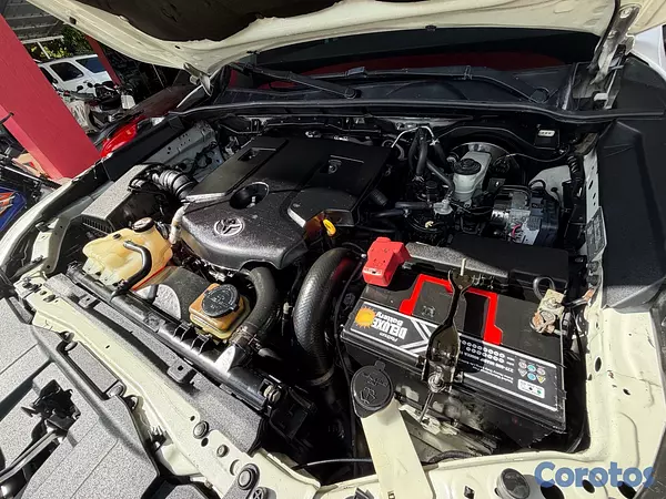 jeepetas y camionetas - Toyota Hilux año 2020 diesel automática  8