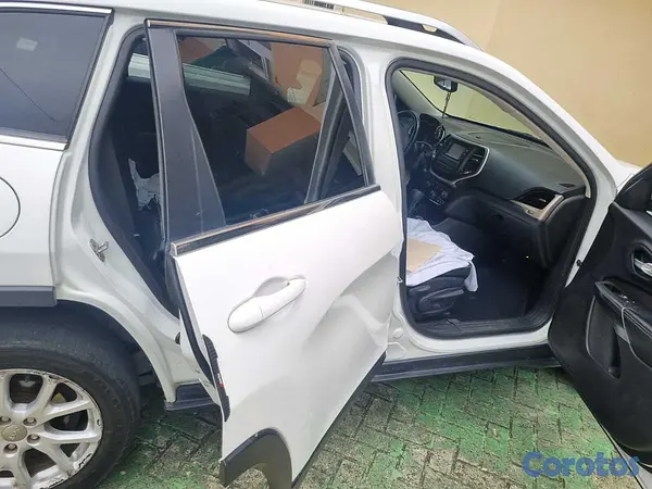 jeepetas y camionetas - Se Vende en excelentes condiciones 4