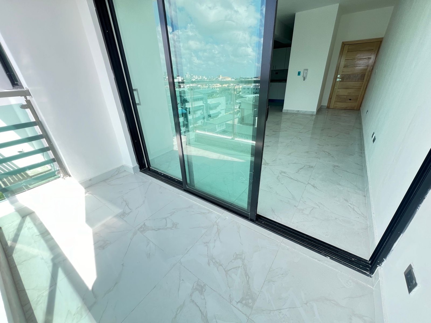 apartamentos - Vendo en el millón piso 6 dos habitaciones dos parqueos techados balcón 2.5 baño