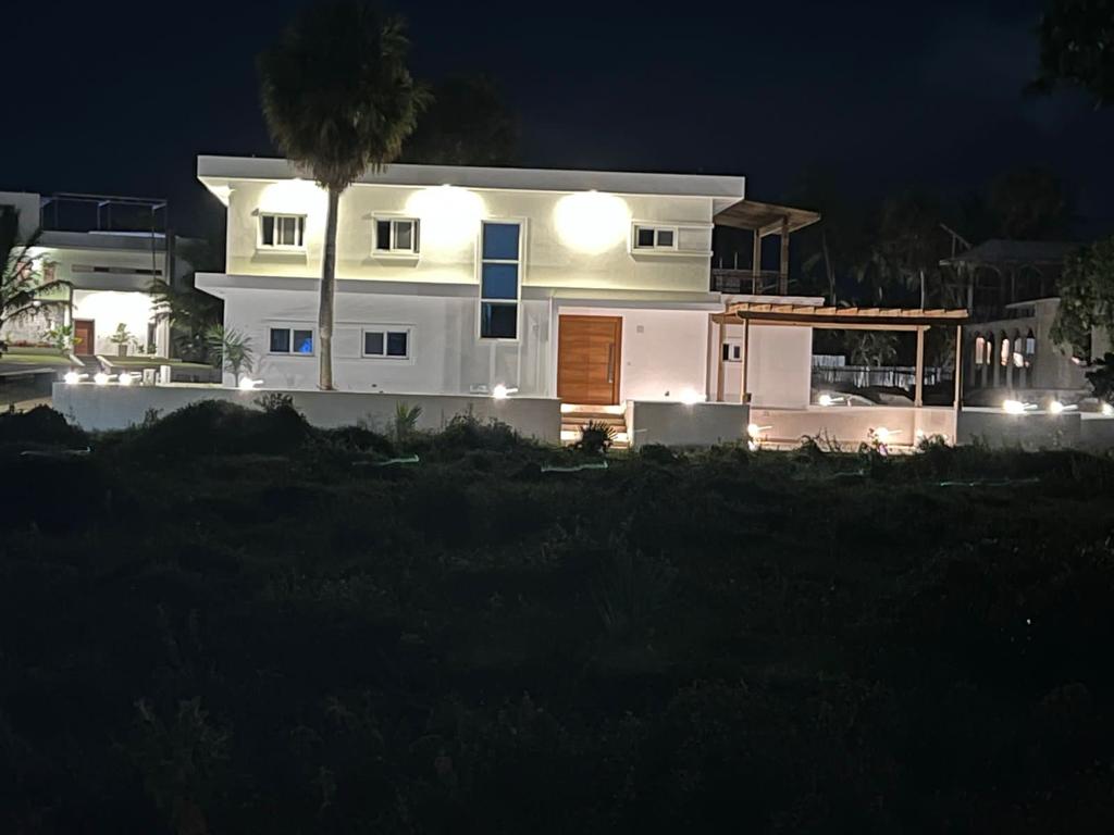 casas -  Villa de Lujo Amueblada con Piscina en Cabarete  2