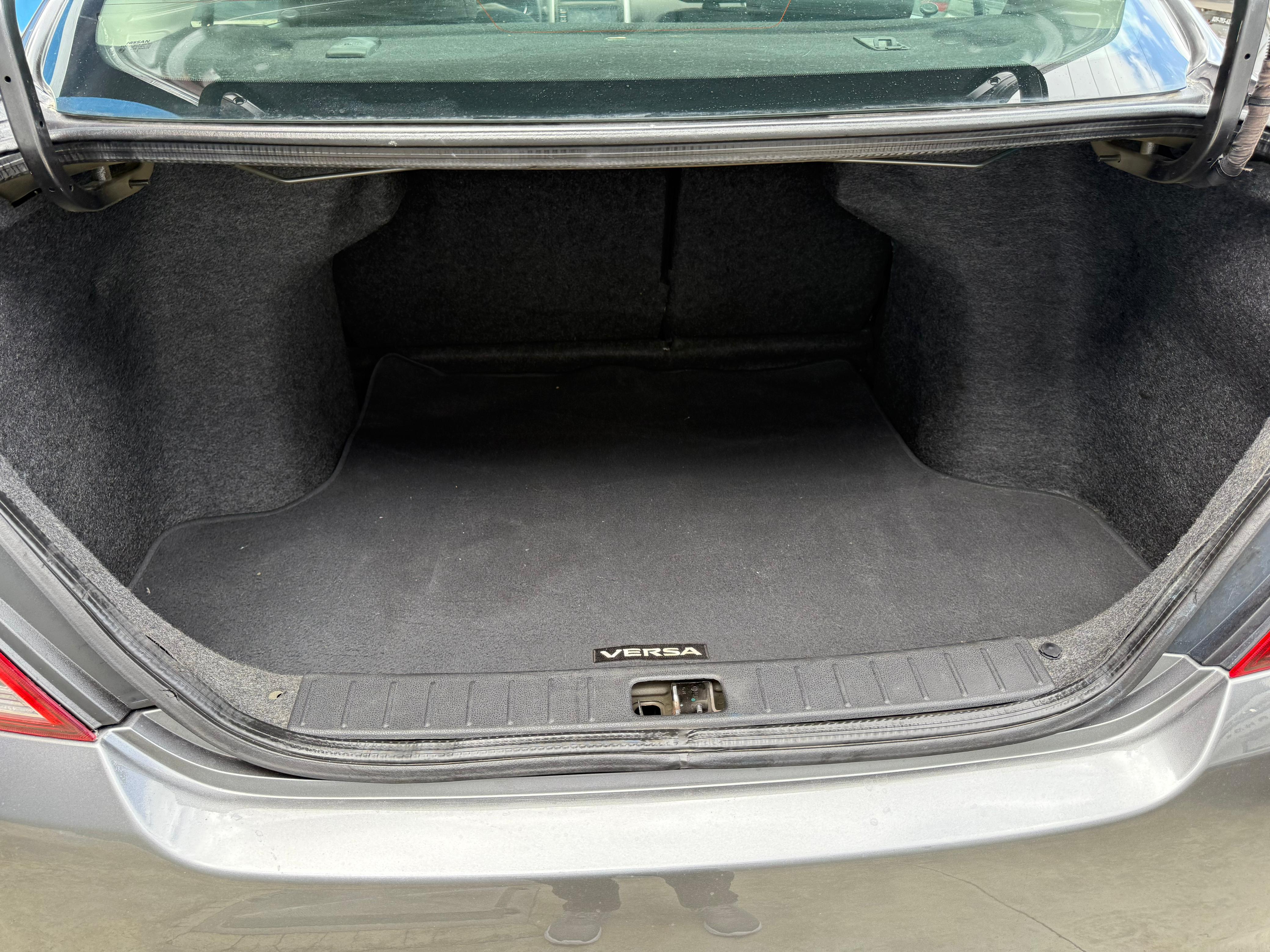 carros - nissan versa sv  6