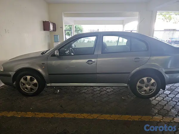 carros - VENTA  CARRO SKODA  8