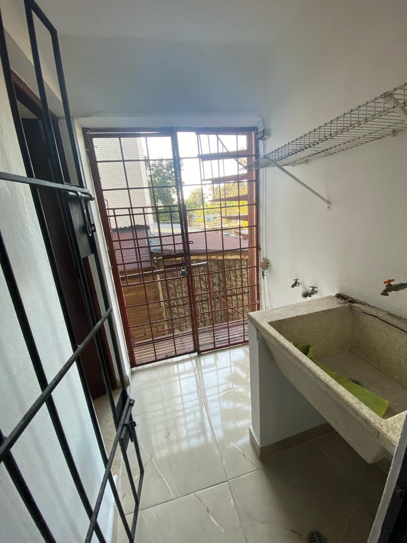 apartamentos - Alquilo amplio apto clásico/remodelado, 3er piso, en Renacimiento Código: PD174 2