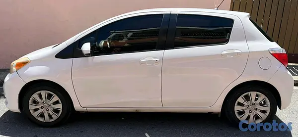 carros - Toyota yaris 2012 4