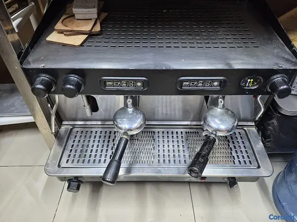 equipos profesionales - Máquina de café industrial  2