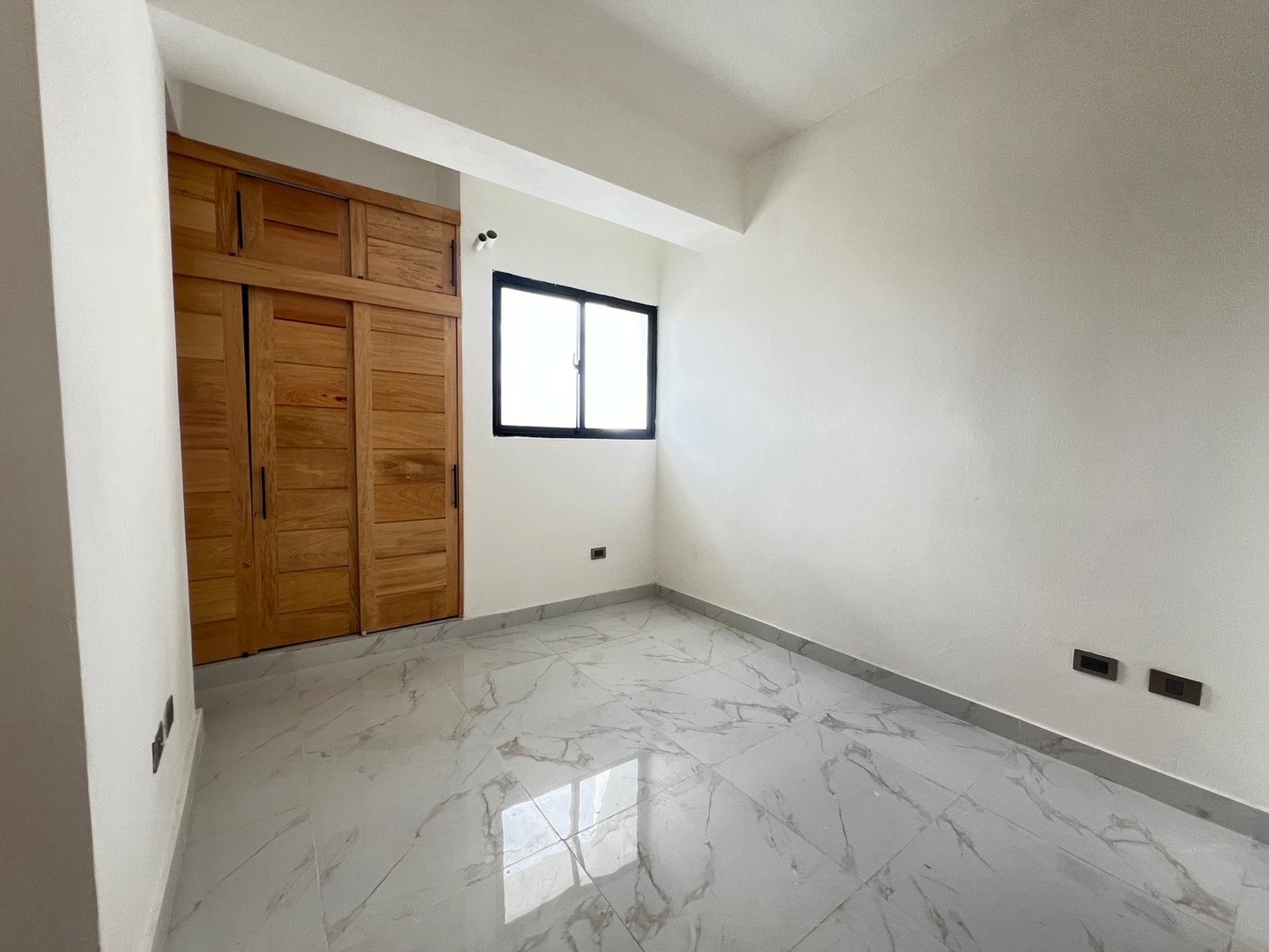 apartamentos - Vendo en el millón piso 6 dos habitaciones dos parqueos techados balcón 2.5 baño 2