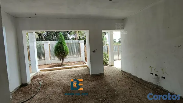 casas - Se venta esta Casa de 2 niveles en construcción en 4