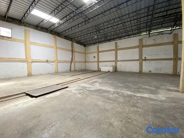 otros inmuebles - ALQUILO Nave en la Av. Monumental Proximo al Olé 5