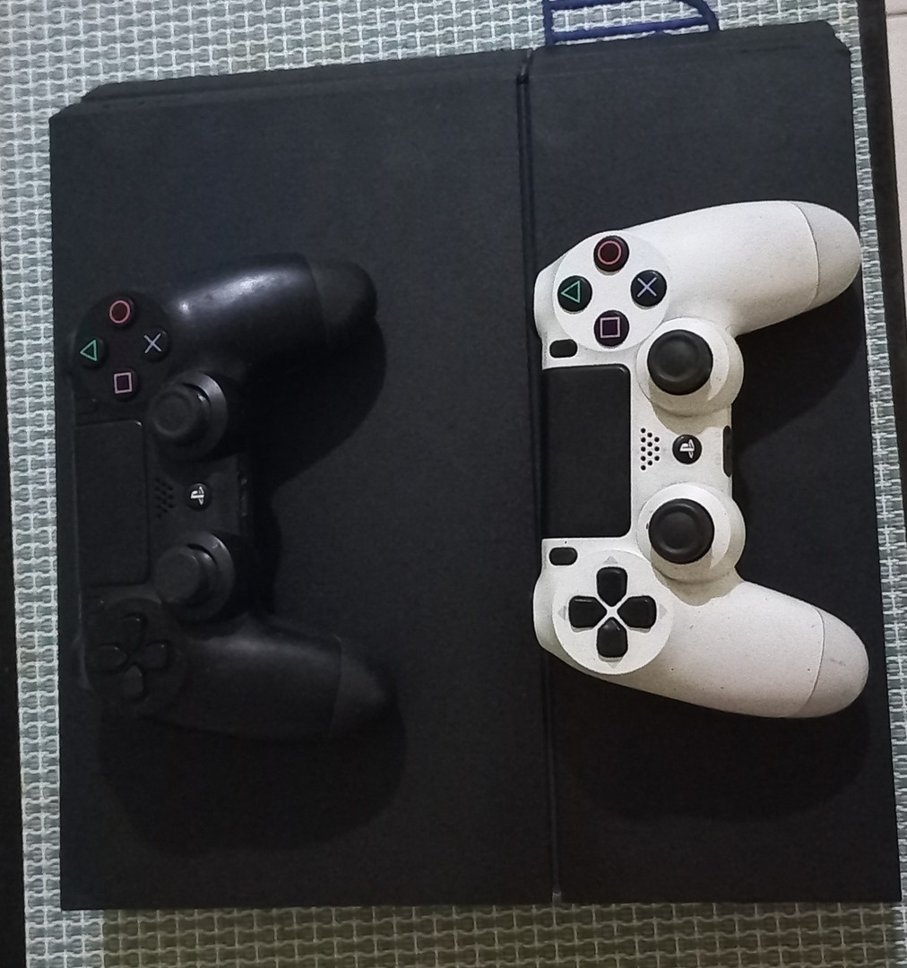 consolas y videojuegos - **OFERTA**PLAY STATION 4 SLIM, 2 CONTROLES 8 CINTAS
