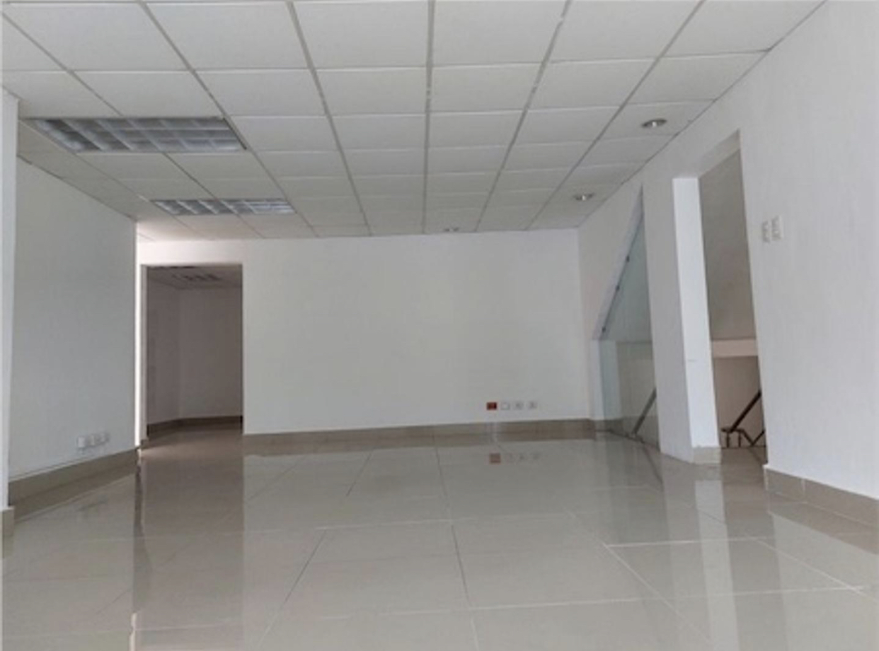 oficinas y locales comerciales - Local céntrico de 300 metros 4