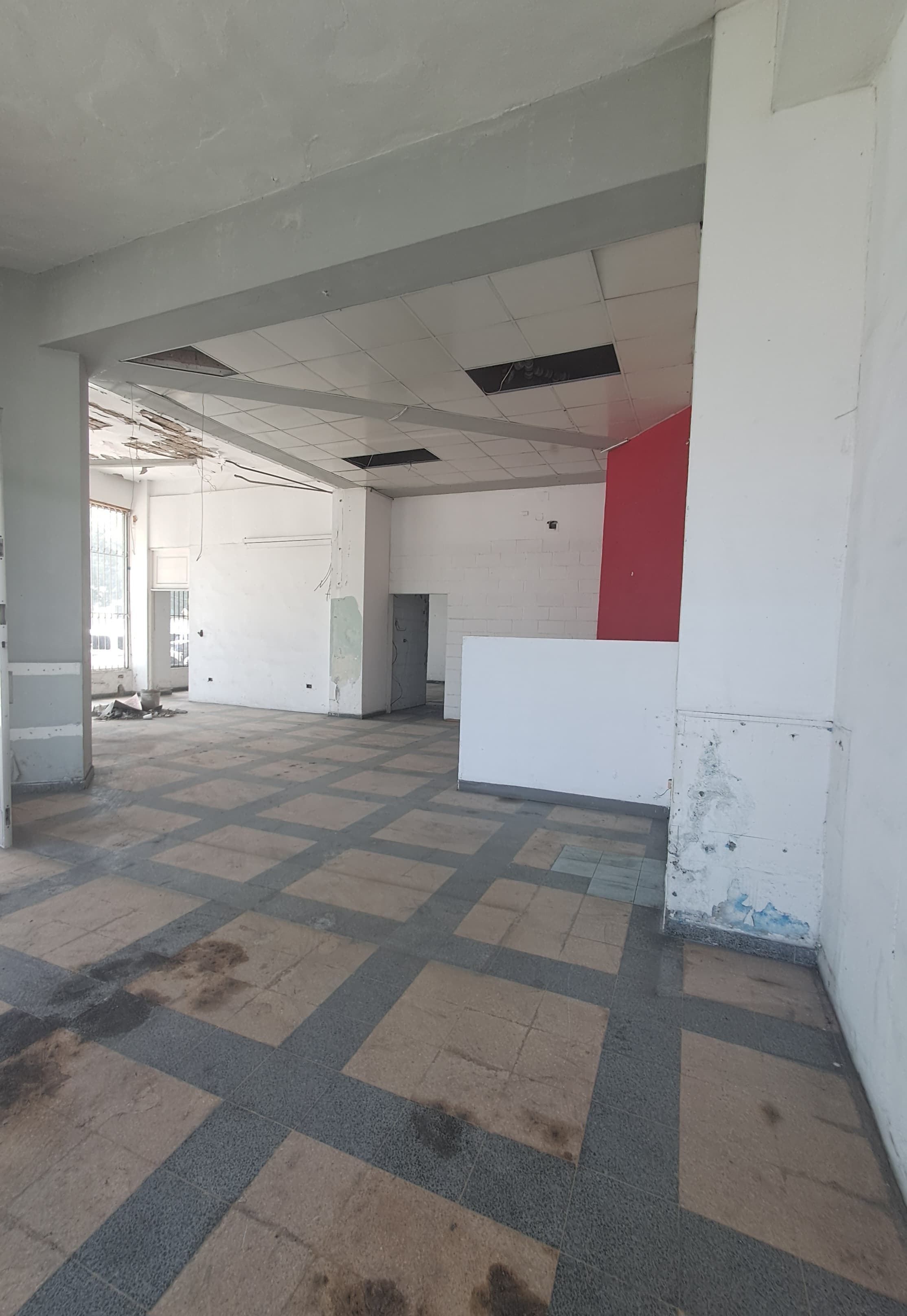 oficinas y locales comerciales - Amplio local en calle transitada Gazcue 1