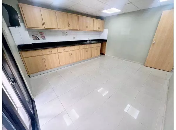 oficinas y locales comerciales - Local céntrico en Piantini 8