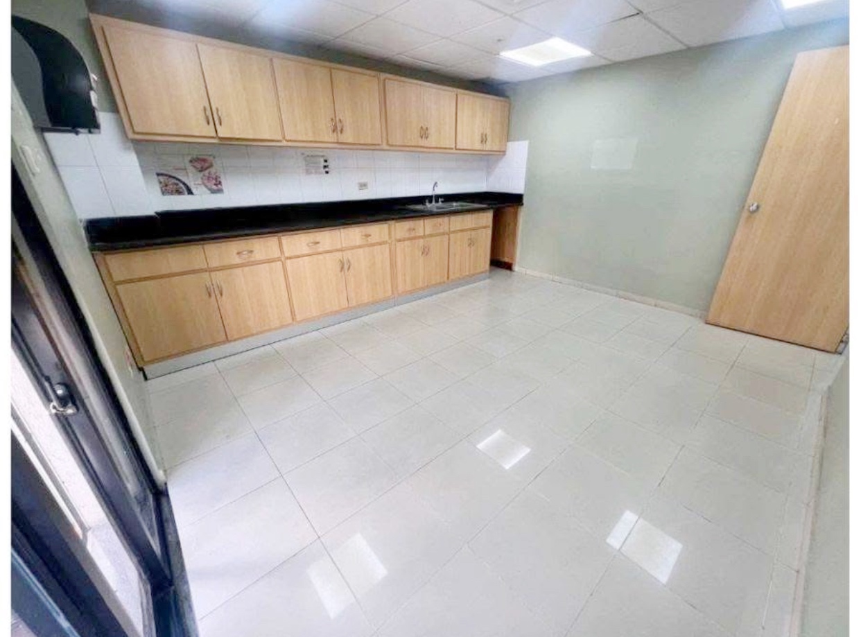 oficinas y locales comerciales - Local céntrico en Piantini 7