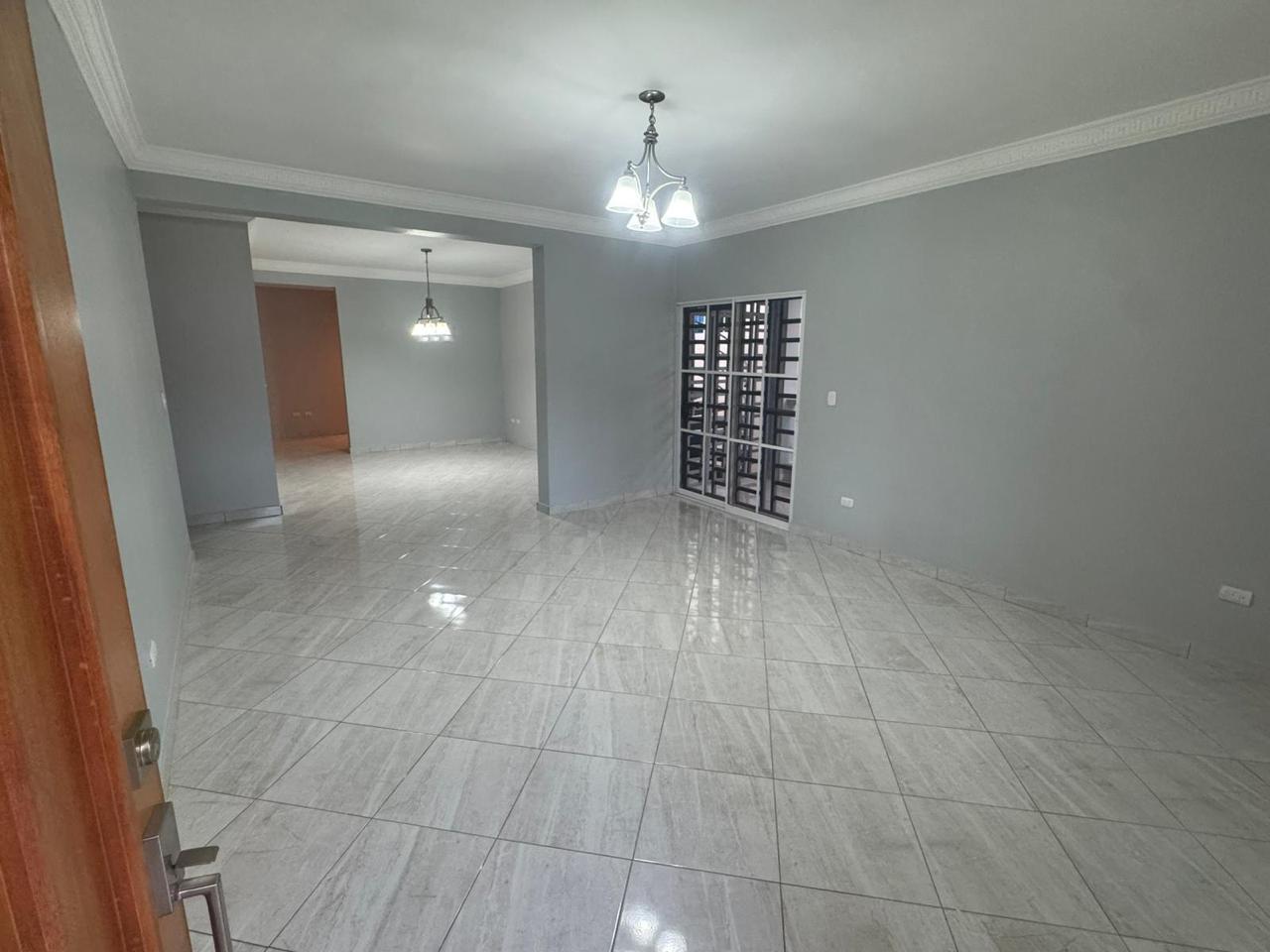 apartamentos - Espacioso apartamento en segundo nivel con buena ubicación cerca de todo  0