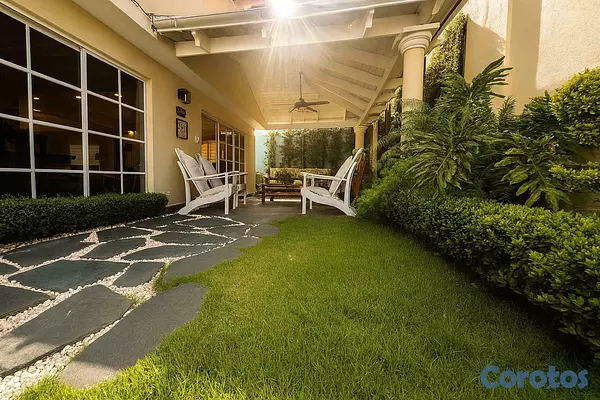 casas - Casa en Venta en La Castella con Patio y Remodelada 1