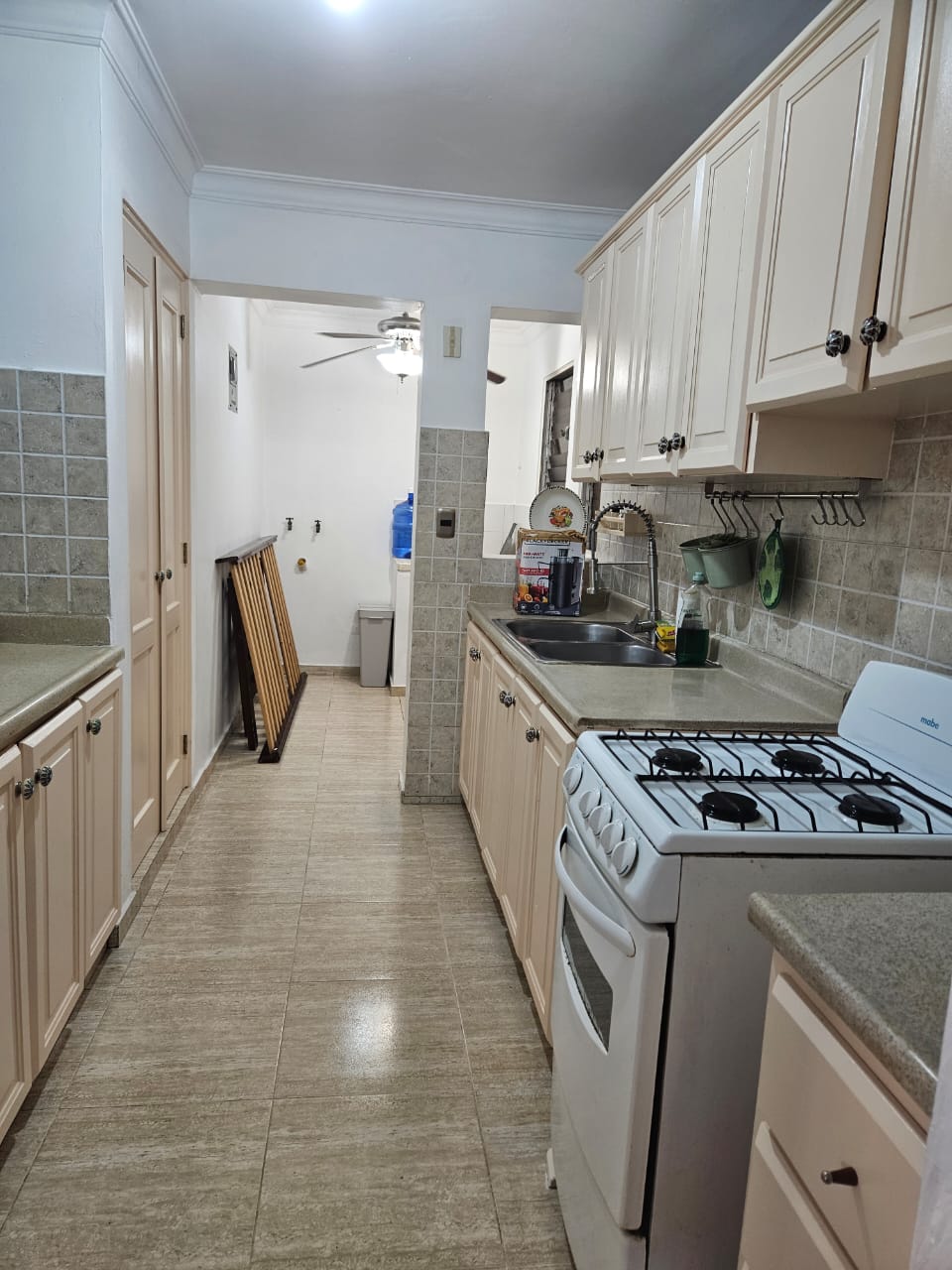 apartamentos - ALQUILO COMODO APART. EN GASCUE AMUEBLADO 8