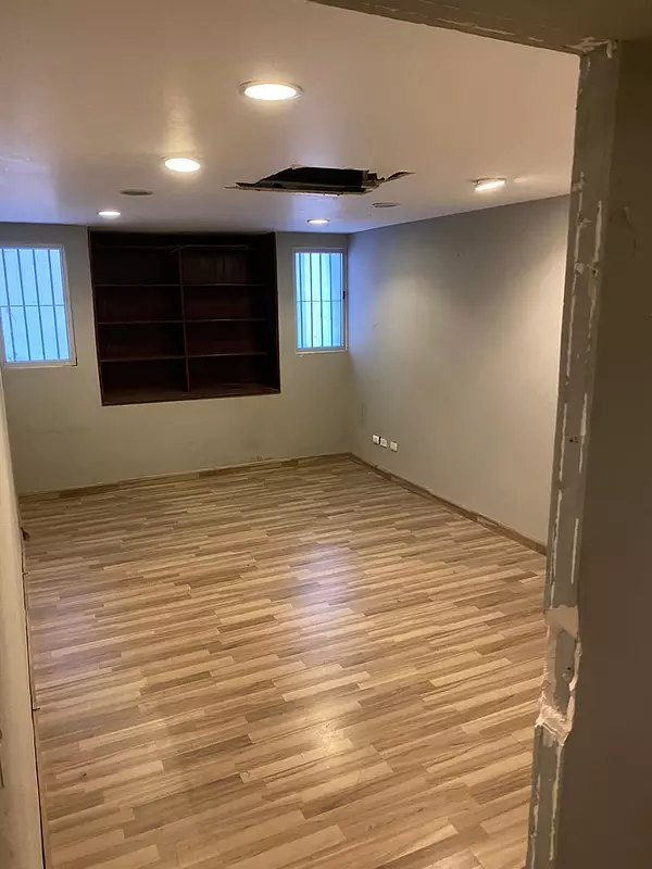 oficinas y locales comerciales - Local grande y espacio de 580mtrs en renta o venta en Naco zona comercial  4