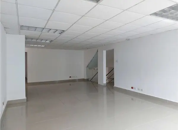 oficinas y locales comerciales - Local céntrico de 300 metros 6