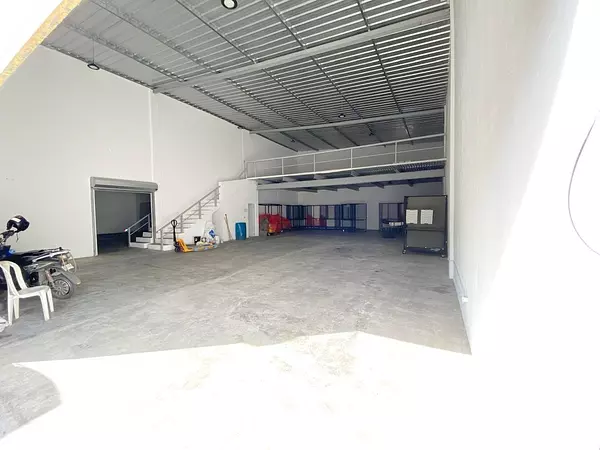 oficinas y locales comerciales - Venta de Nave céntrica y comercial  2