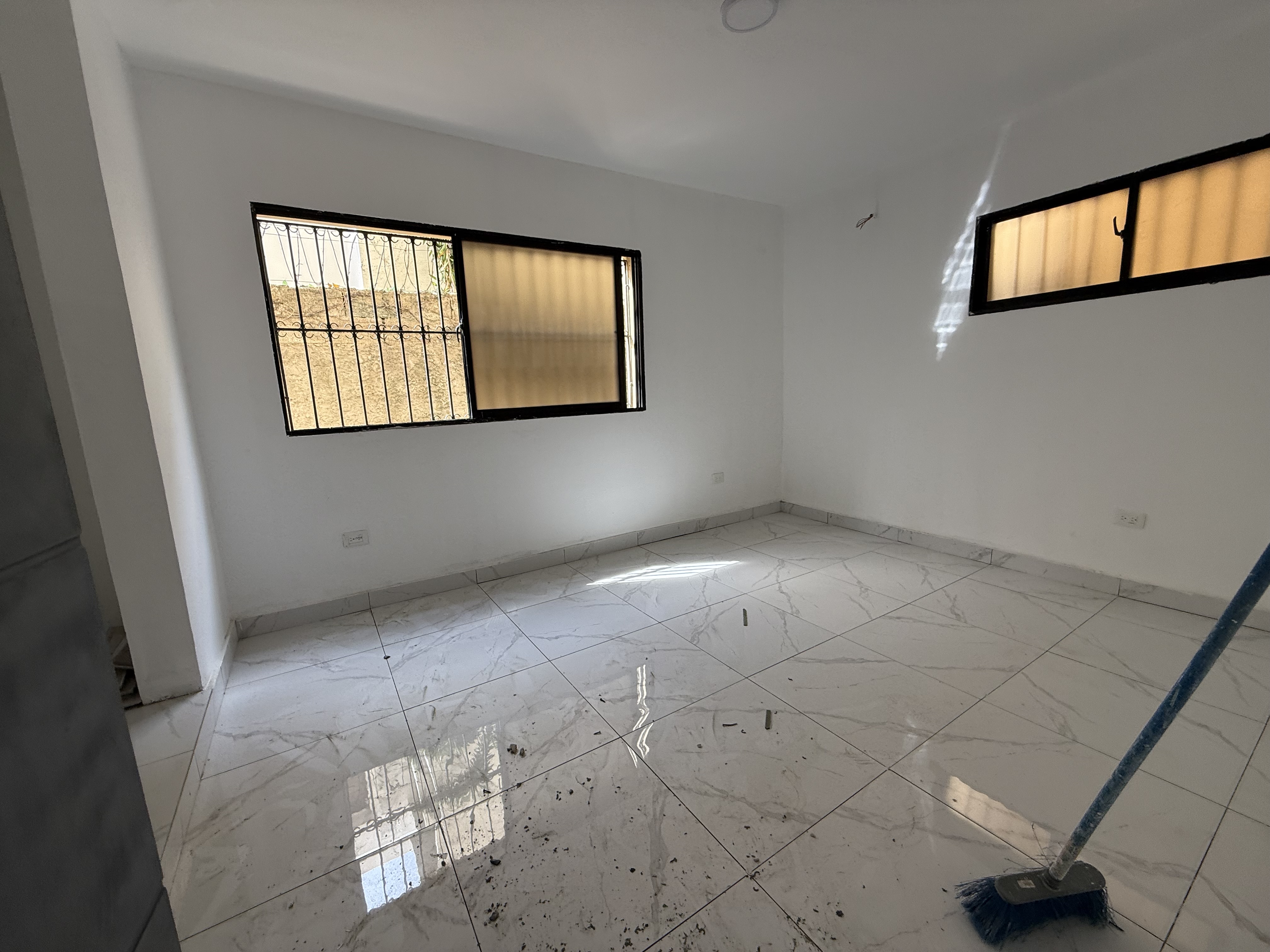 apartamentos - Vendo independencia klm 7 primer nivel 70 mtrs una 4