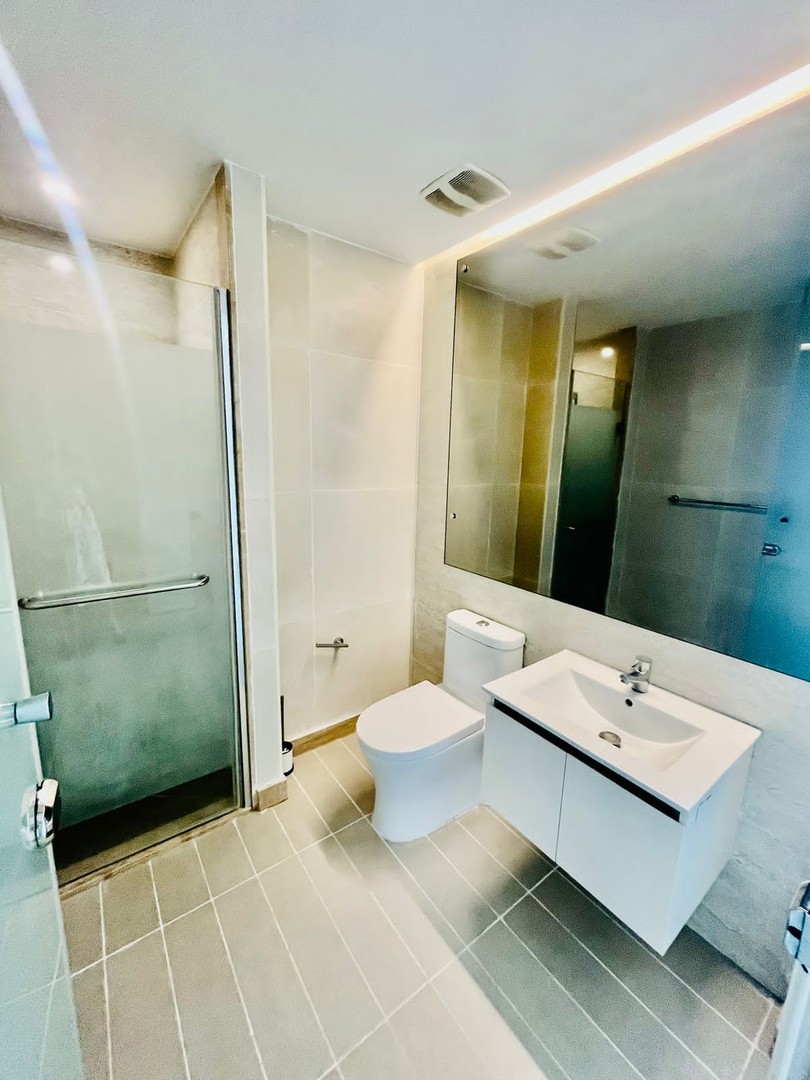 apartamentos - Apartamento en alquiler con línea blanca, Piantini!!
153 metros
 Piso 10
1800usd 4