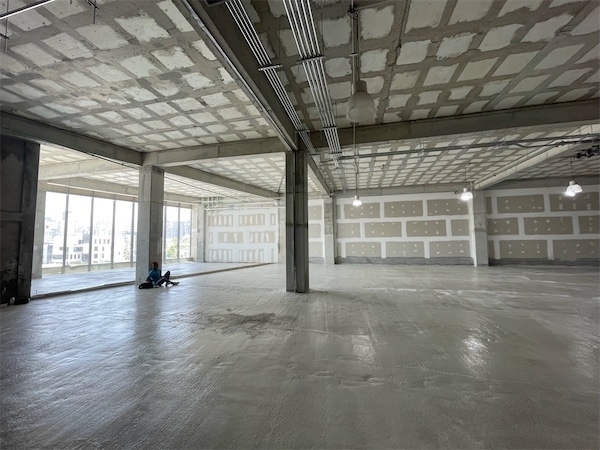 oficinas y locales comerciales - Local céntrico con espacio abierto 1